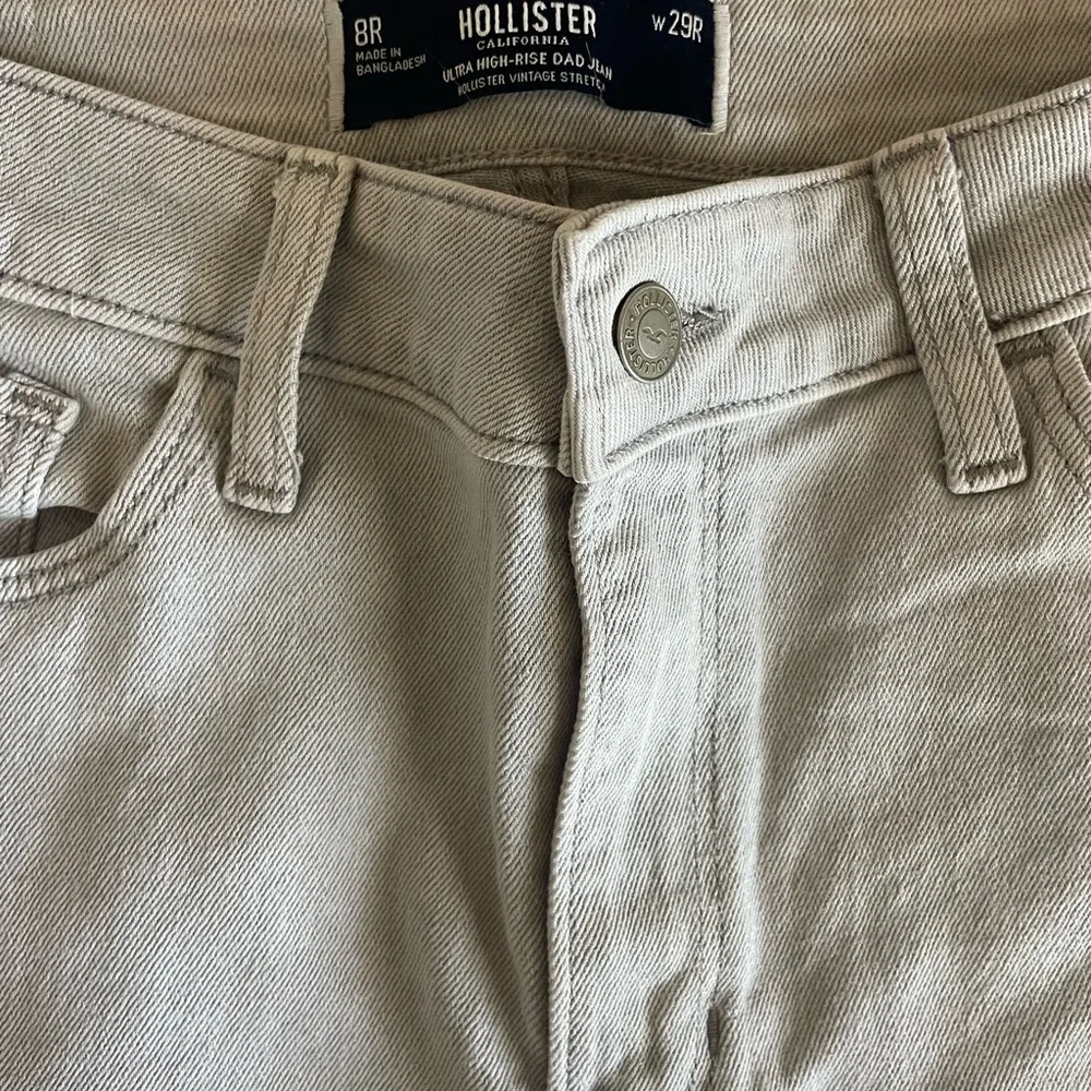 Hollister Women's High Rise Jeans - Light Gray - Picture 2 of 3